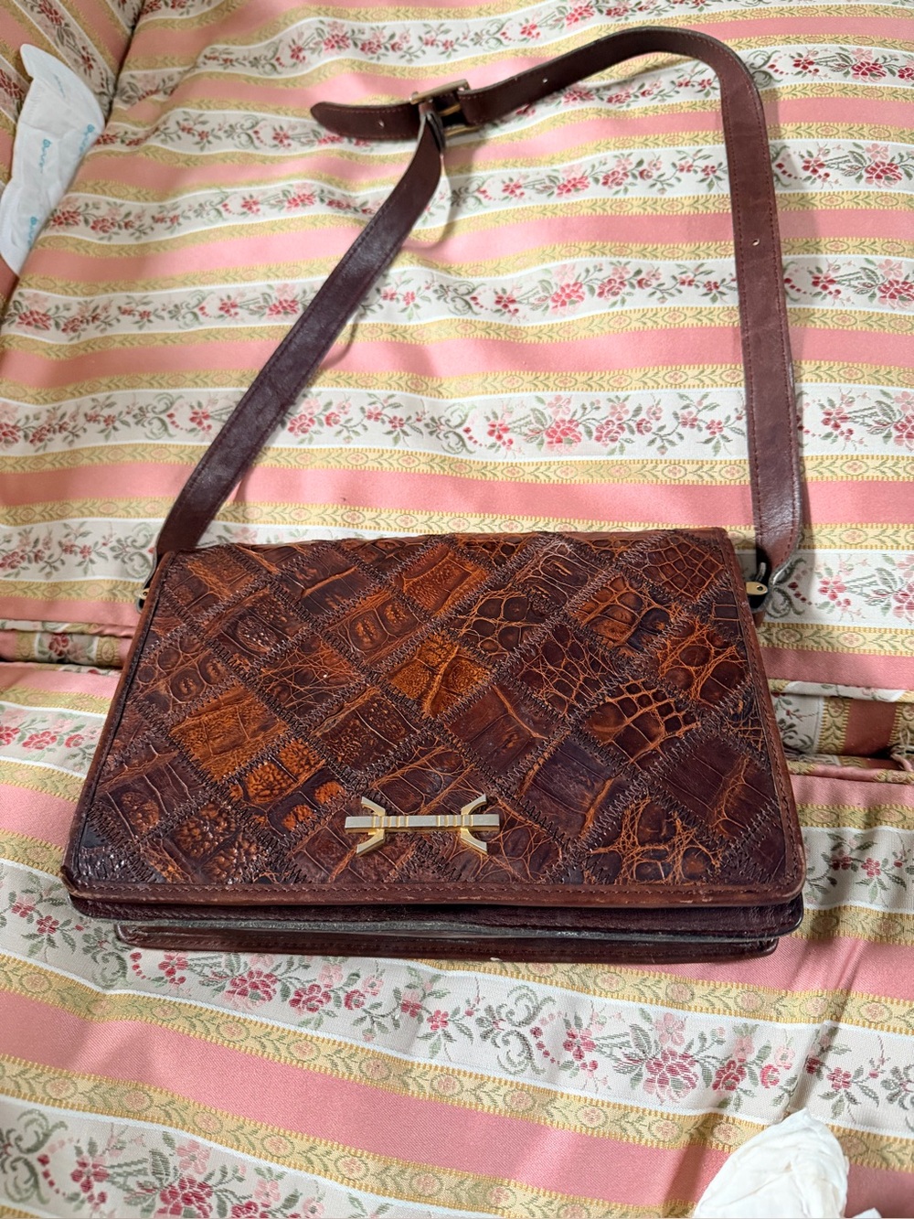Classic Brown Leather Shoulder Bag with Zippered Interior